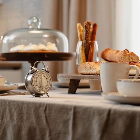 Naxian Nest Suites And Apartments *