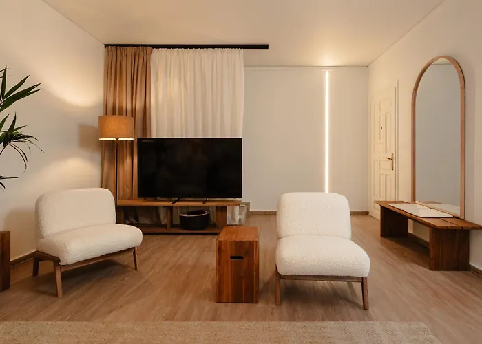 Naxian Nest Penthouse 3br - Walk To Apartment