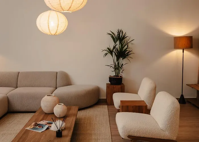 Naxian Nest Penthouse 3br - Walk To Apartment *