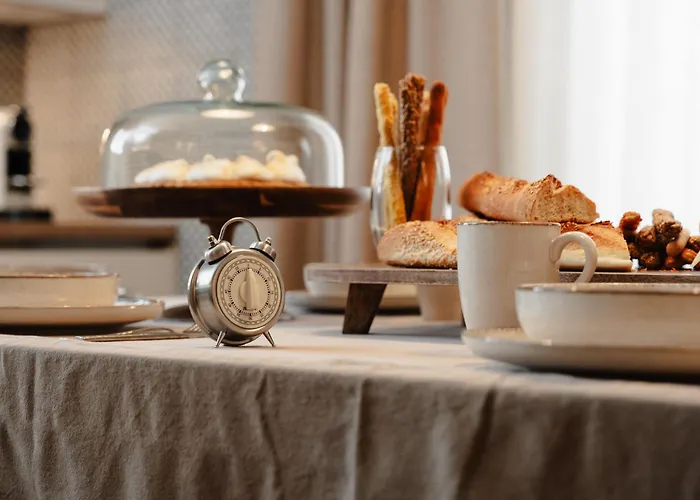 Naxian Nest Penthouse 3br - Walk To *