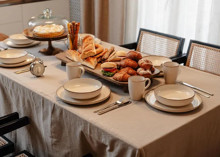 Naxian Nest Penthouse 3br - Walk To Apartment *