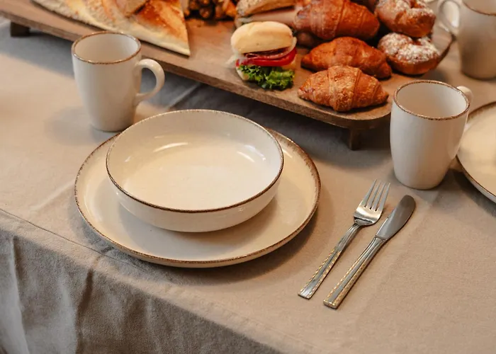 Naxian Nest Penthouse 3br - Walk To