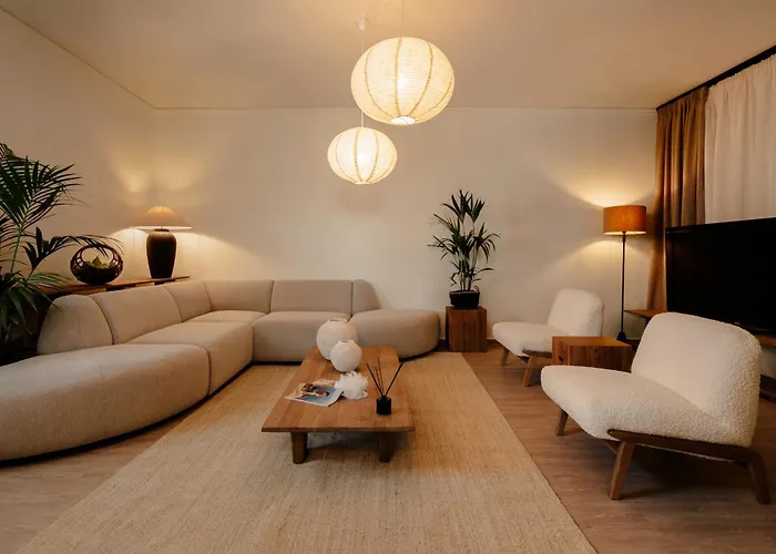 Naxian Nest Penthouse 3br - Walk To